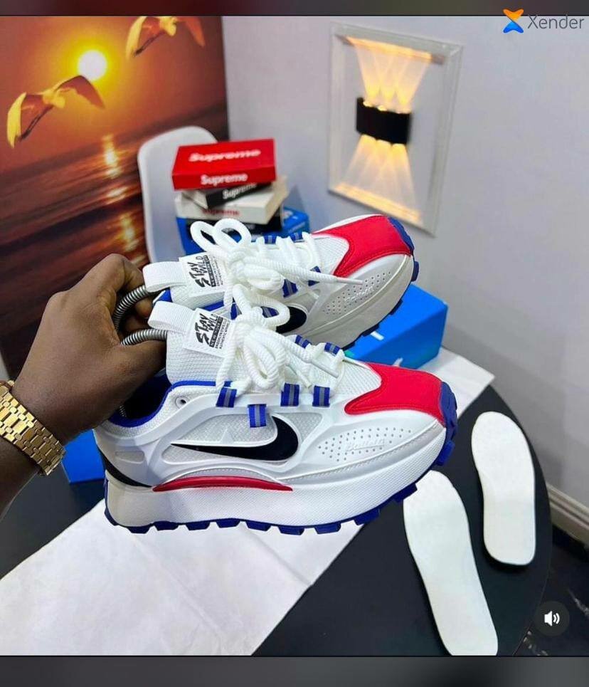 Baskets mode rouge et bleu