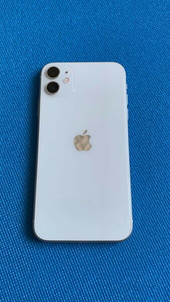 iPhone 11 UK use
