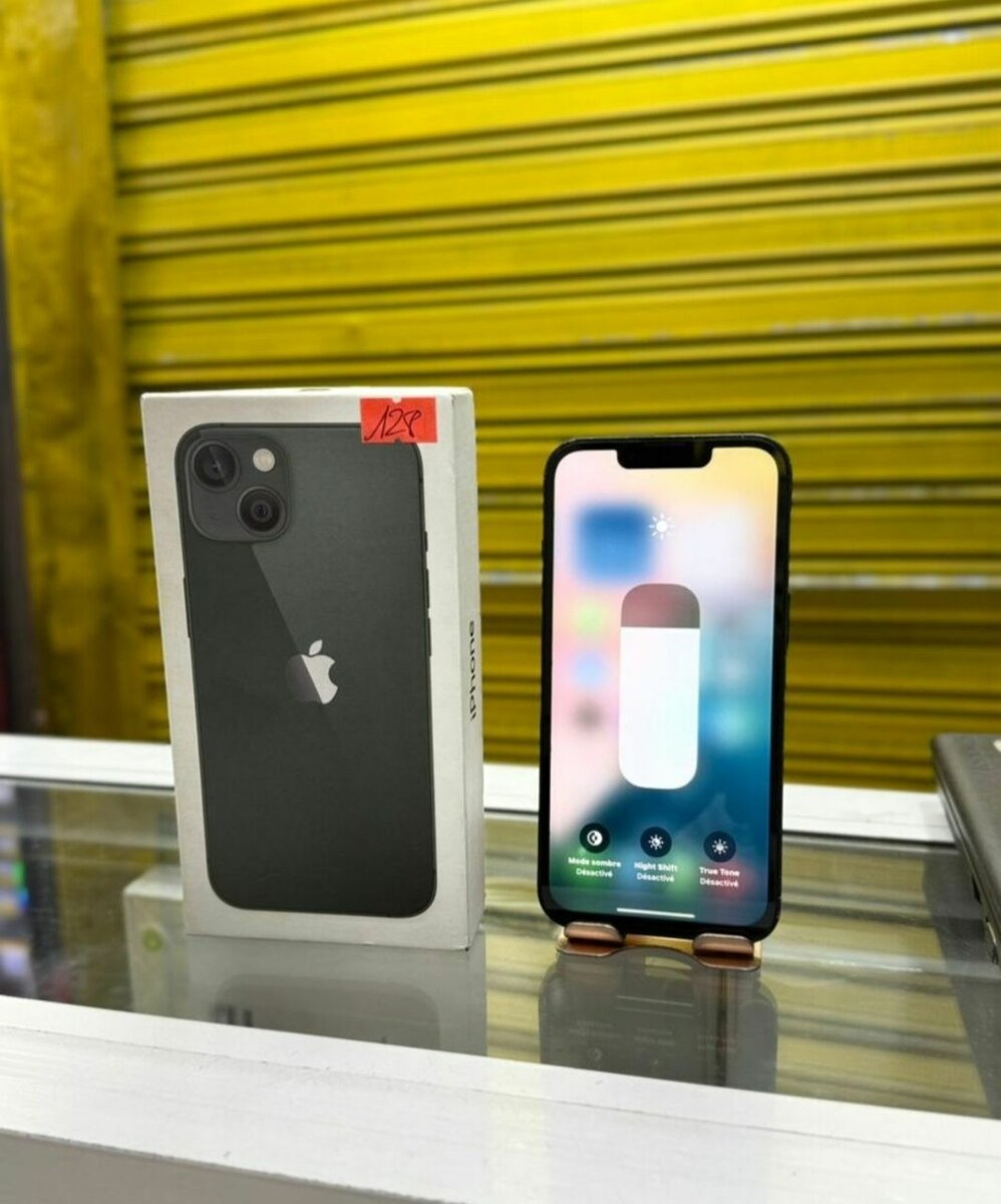iPhone 13 simple
