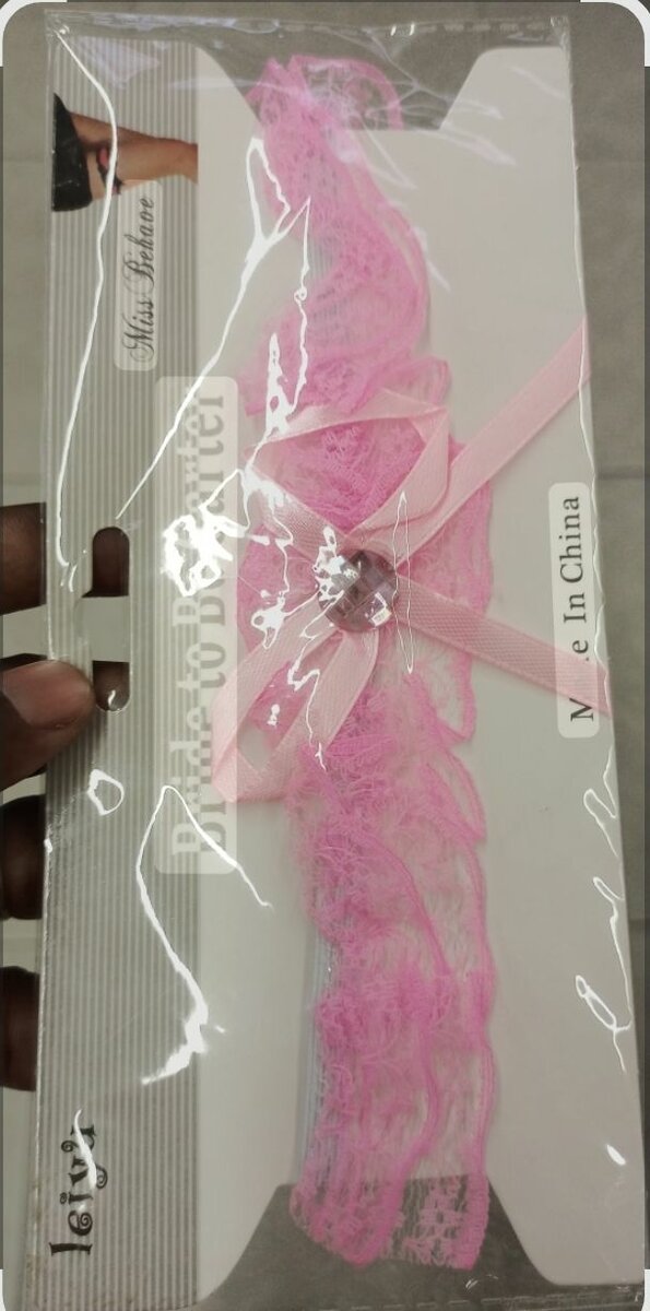 Jarretière en dentelle rose élégante