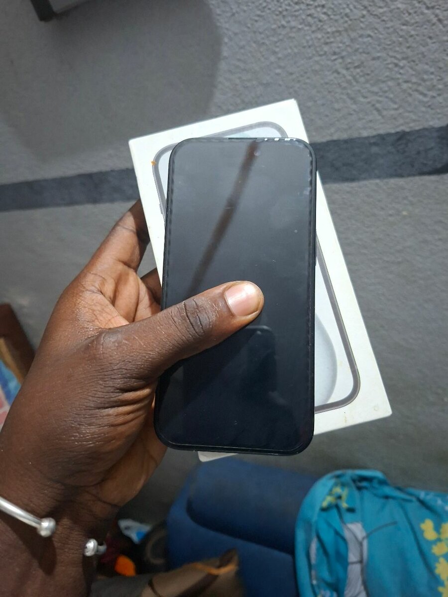 iPhone 15 simple Noir