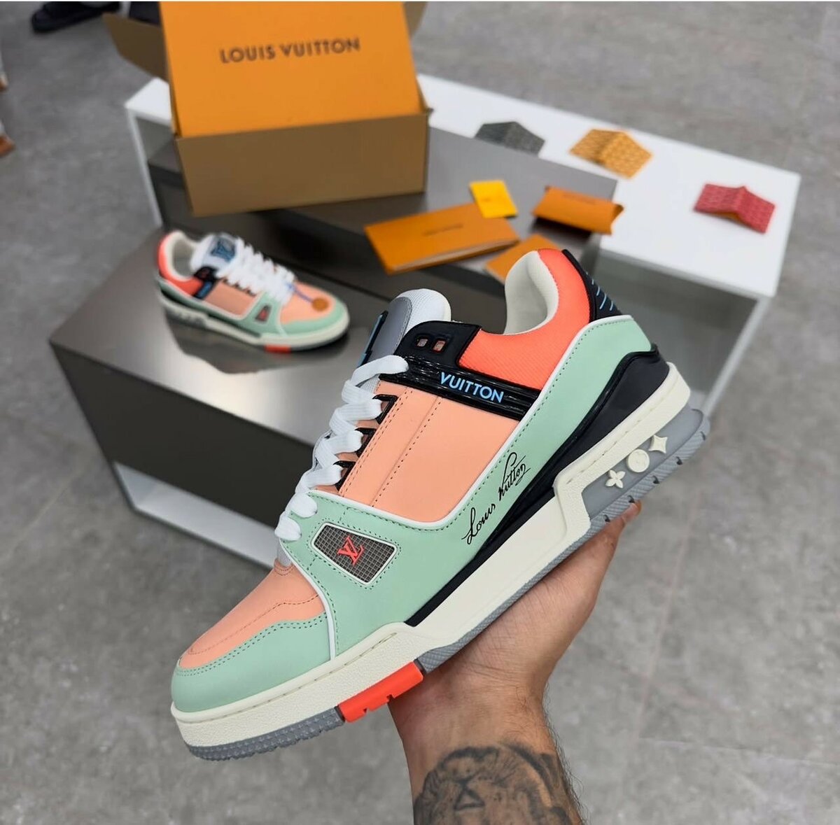 LOUIS VUITTON CLASSIC