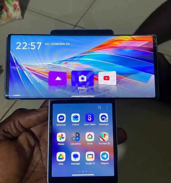 Smartphone double écran innovant