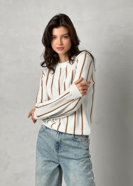 Красивая женская кофта, белая в полоску