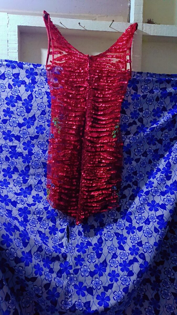 Robe pailletée rouge glamour