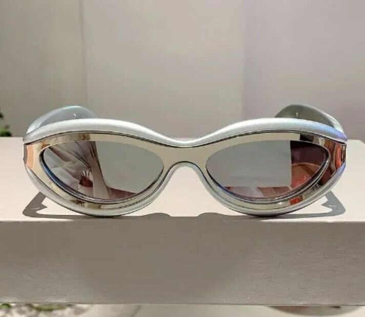 Lunettes de soleil rétro moderne