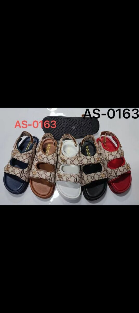 Chaussures fermées a sorti