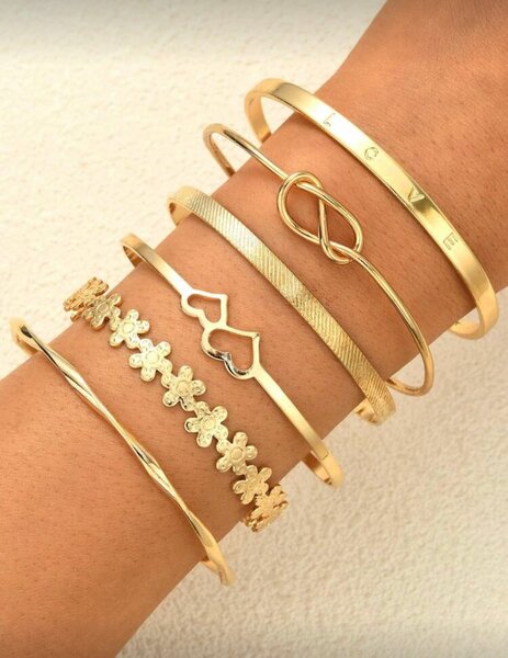 Bracelets dorés élégants