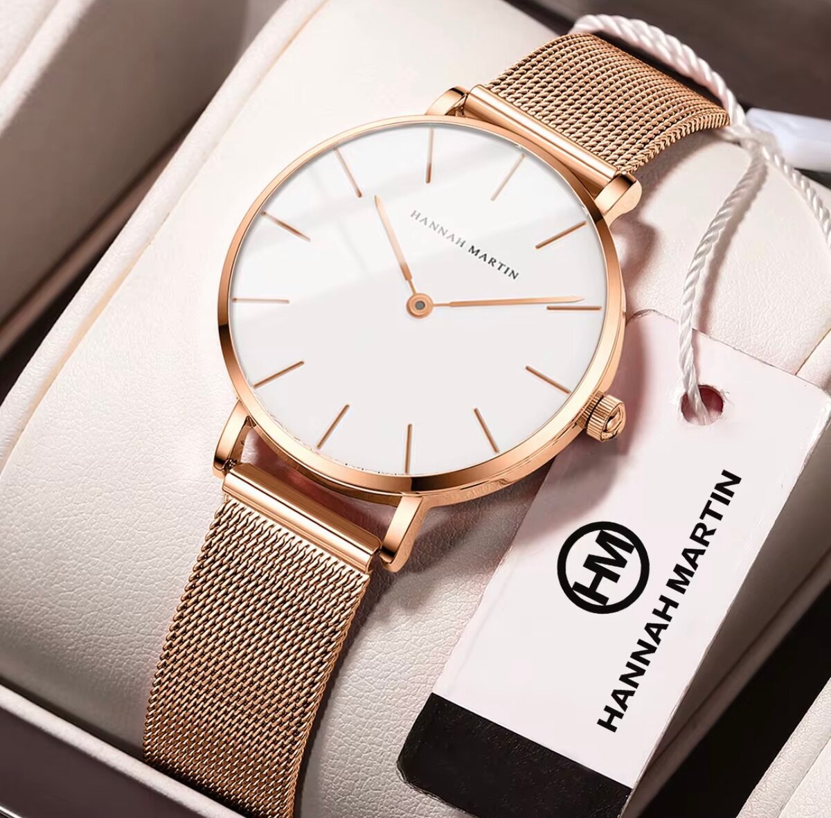 Montre élégante femme dorée