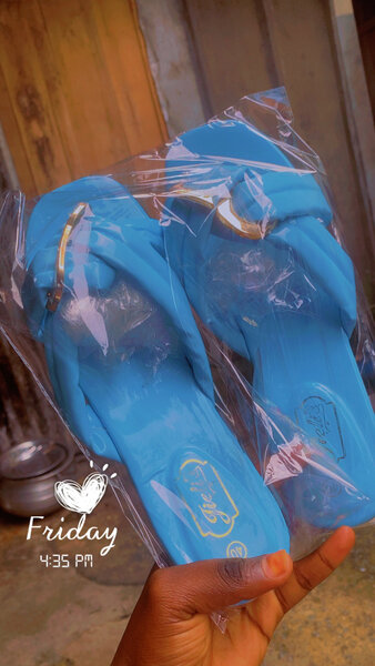 Sandales colorées et tendance