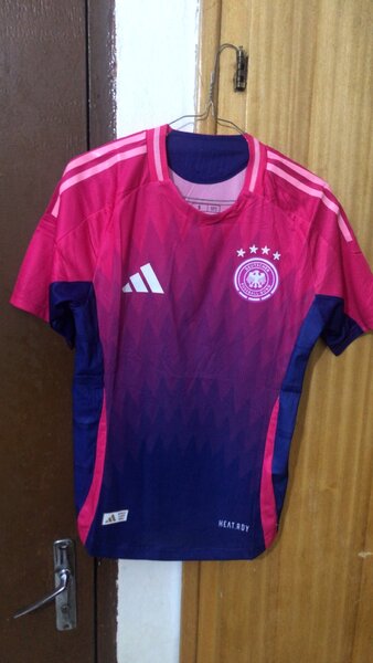 Maillot de foot homme rose