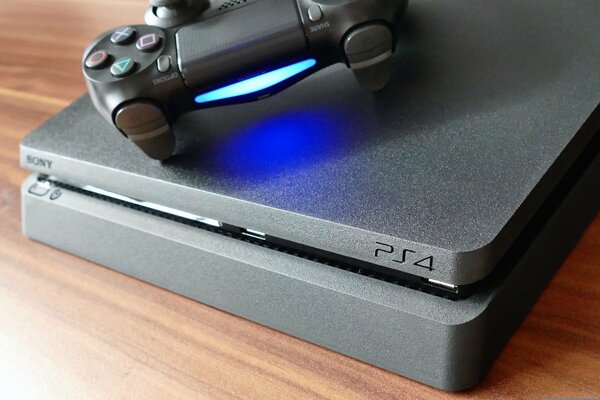 Console PS4 avec manette