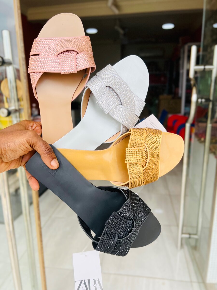 Zara branded slides