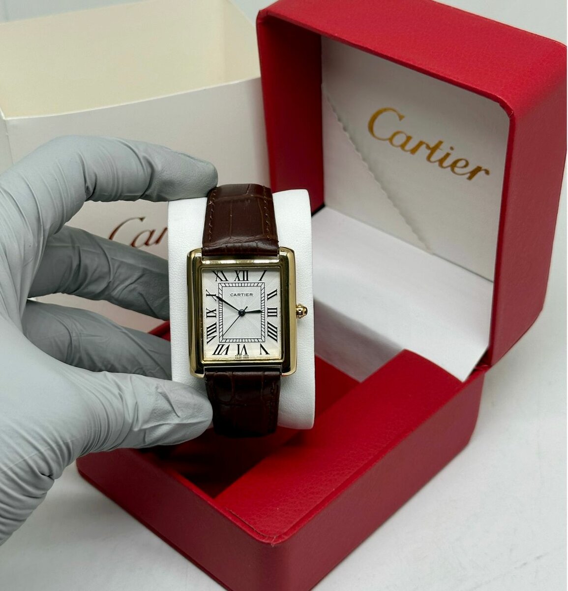 Montre élégante Cartier