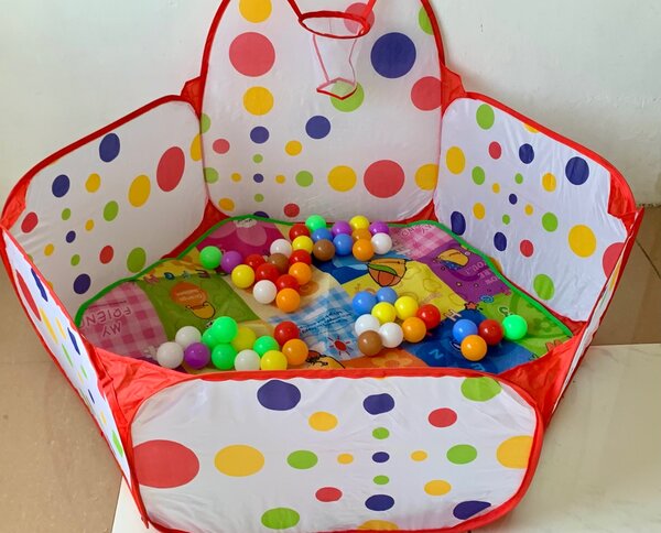 Playpen & balls