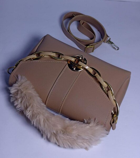 Chunky chain purse