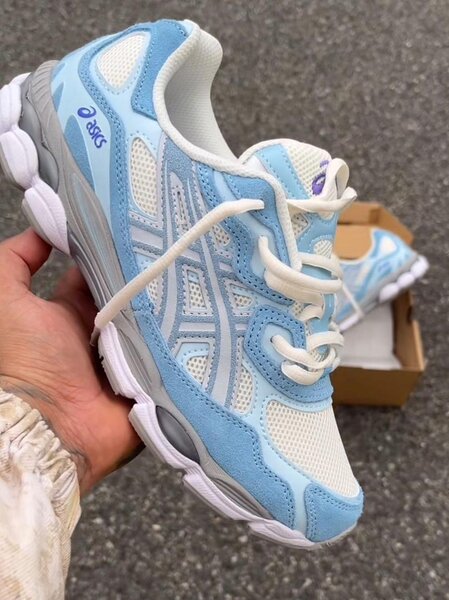 Chaussures ASICS bleu et blanc