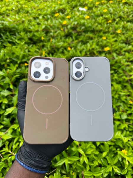 Coques MagSafe iPhone