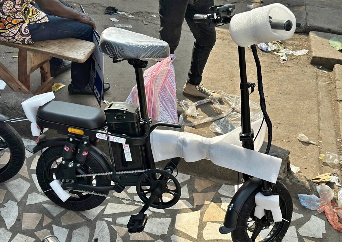 Vélo électrique pliable compact