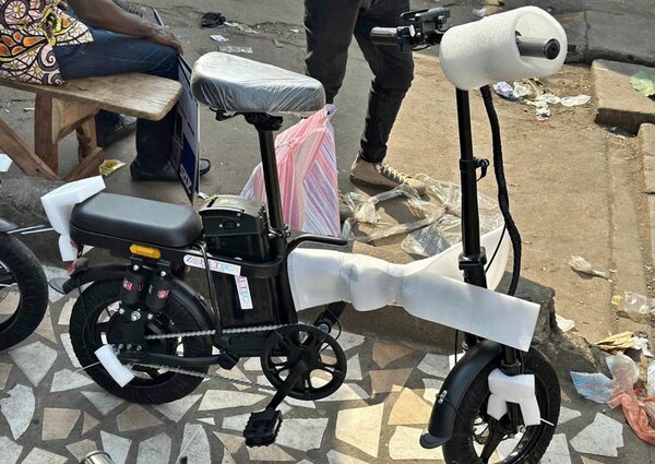 Vélo électrique pliable compact