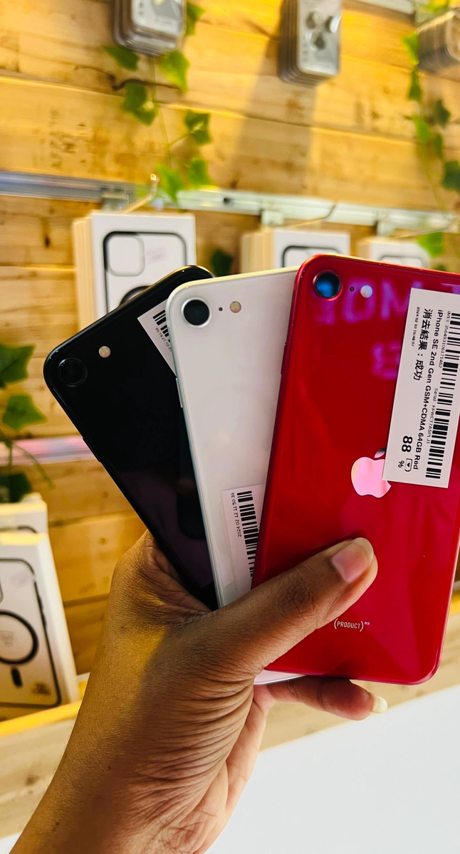 iPhone SE: Élégance Compacte