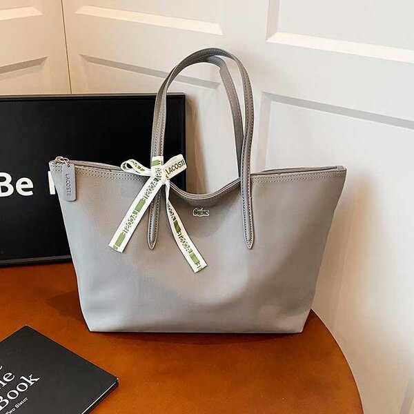 Sac à main lacoste élégant