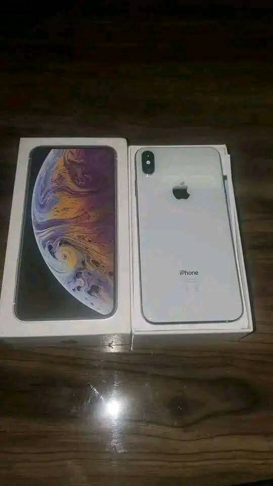 iPhone Xs Max Argent 64GB