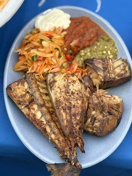 Assiette de Poulet Grillé et Poisson