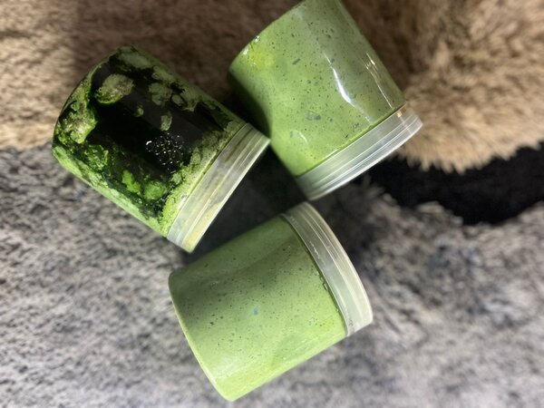 Slime coloré en pot