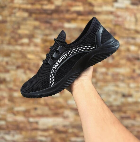 Man's casual breathable fashion sneaker Black