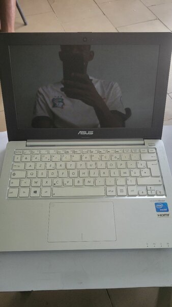 Asus  atom