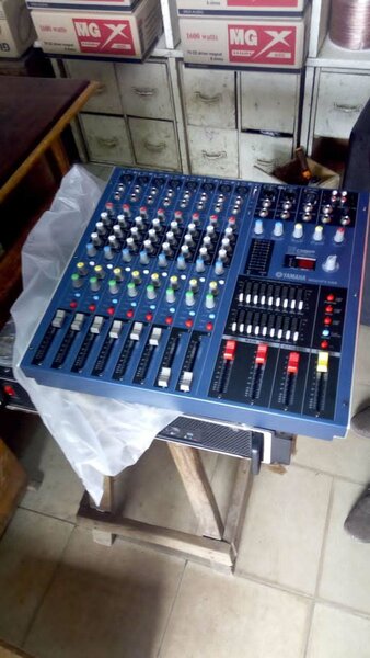 Table de mixage audio professionnelle Yamaha