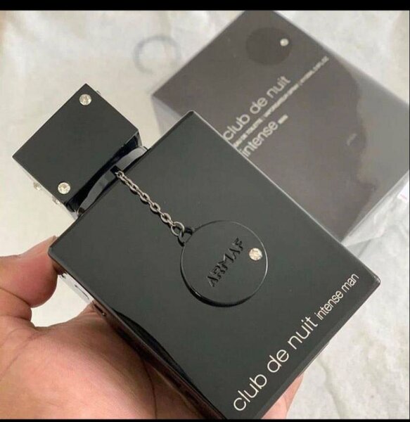 Club de nuit intense man