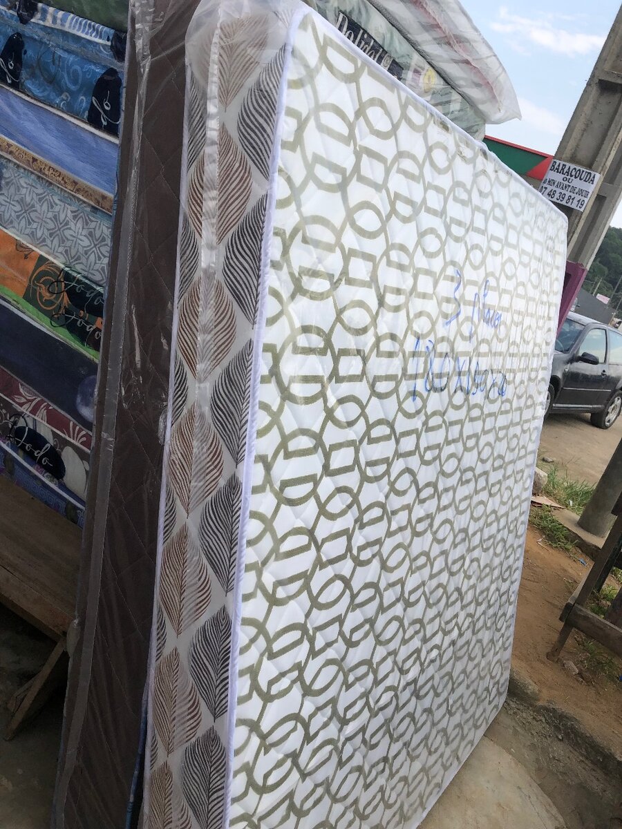 Matelas orthopédique médical brodé