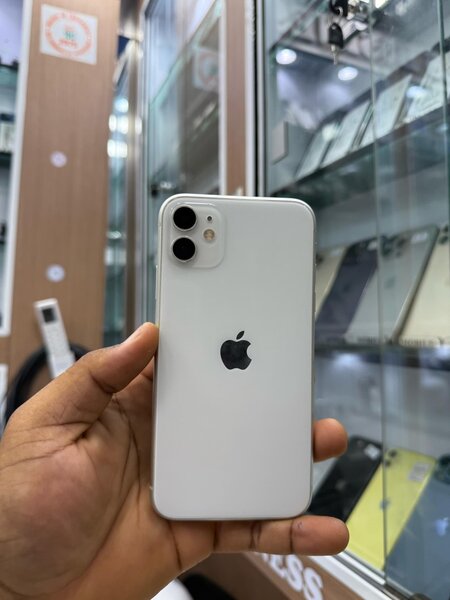 iPhone 11 64giga casineuf très propre