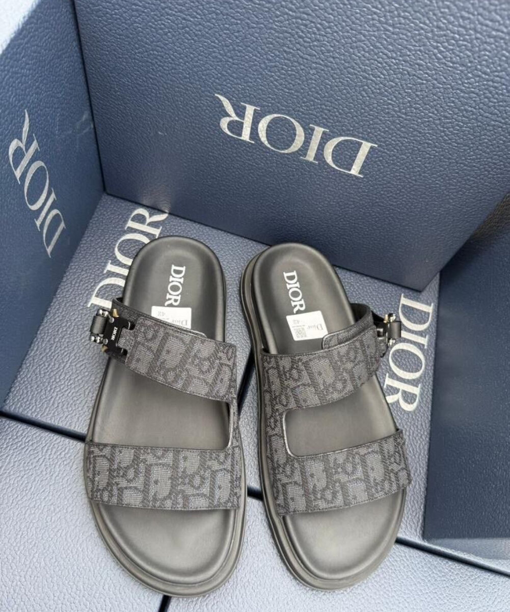 Sandales Dior élégantes