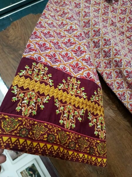 Brand: chineyre, sides closed, front open