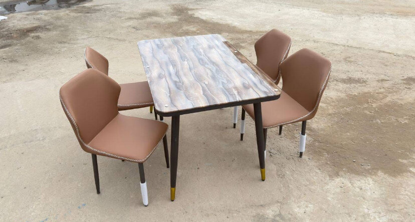 Table de salle à manger moderne
