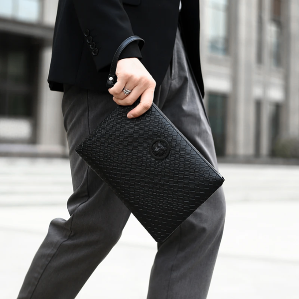 Pochette en cuir tressé élégante