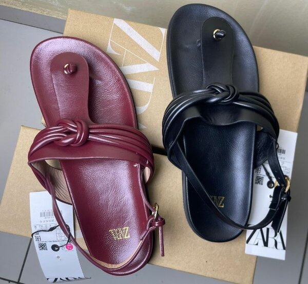 Sandales plates ZARA en cuir pour femme
