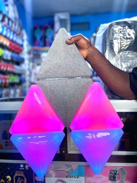 Lampes murales LED géométriques