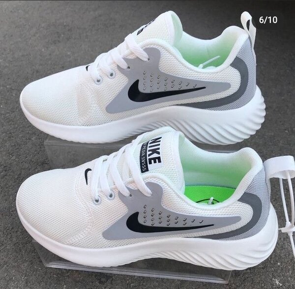 Chaussures Nike blanches pour homme