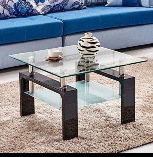 Table basse en verre et métal moderne