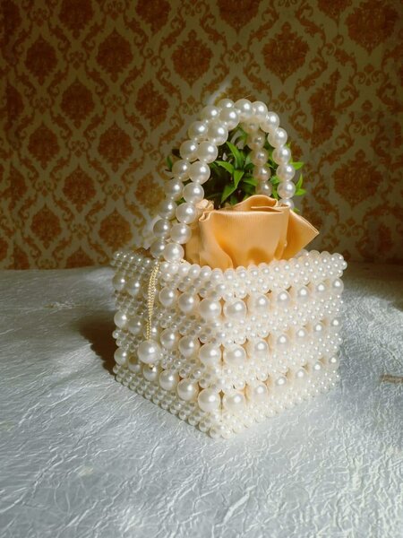 Sac à main perles élégant