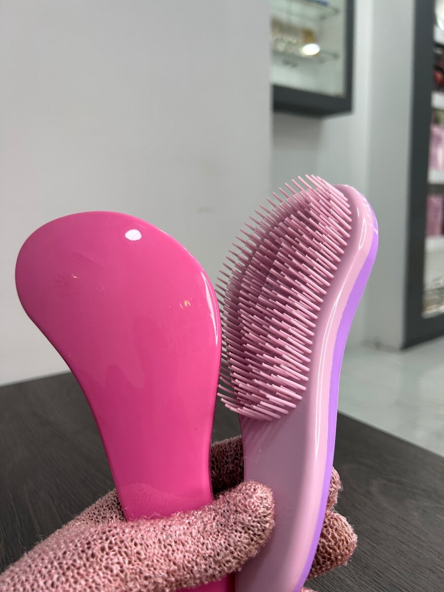 Detangling hair brush