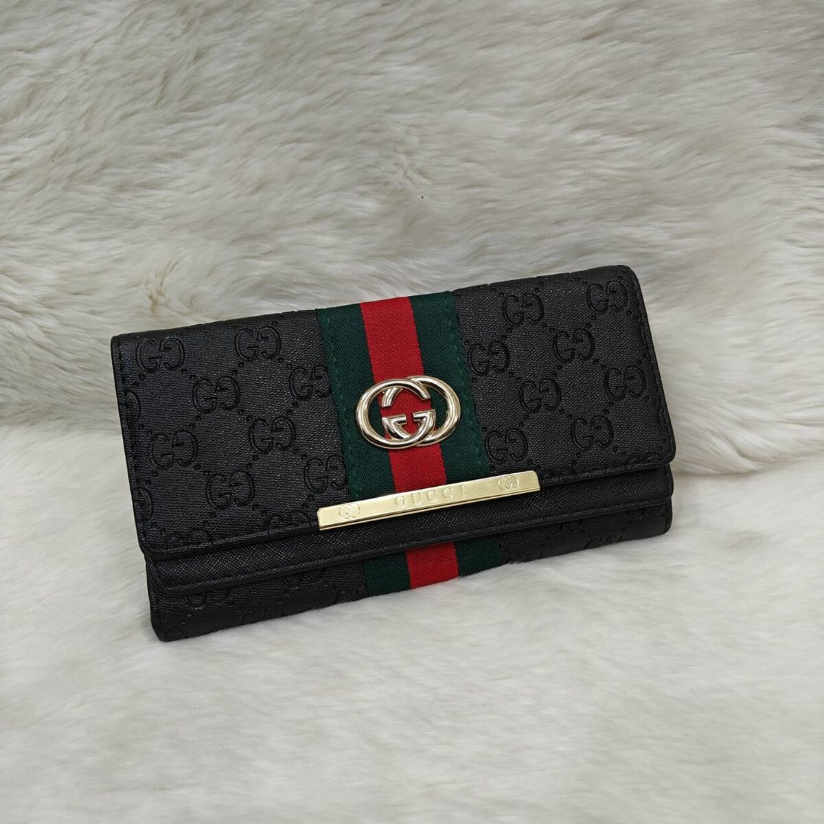 Gucci Wallet only 1 item 10 colors available