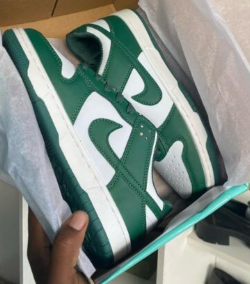 Nike sneakers green and white