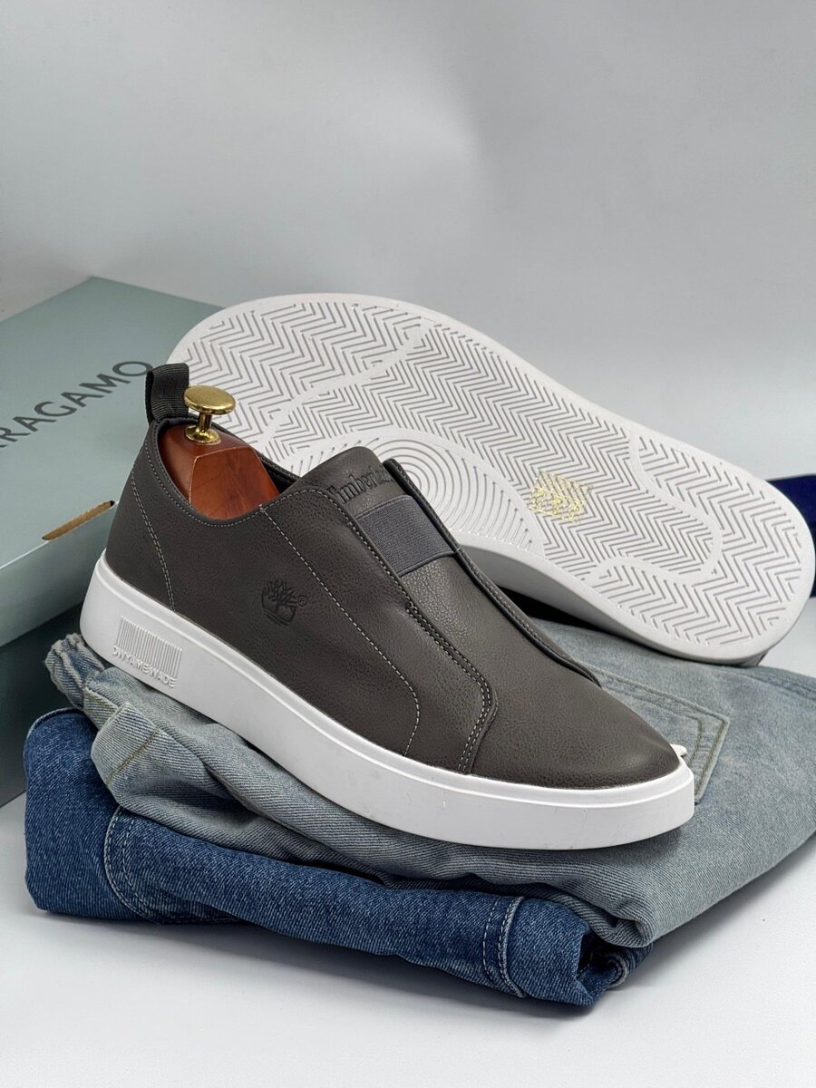 TIMBERLAND GREY AND WHITE