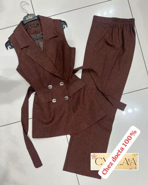 Costume femme élégant sans manches