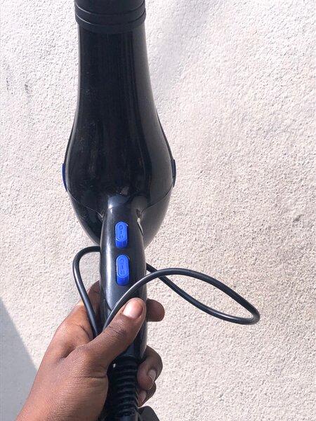 Sèche-cheveux ionique noir